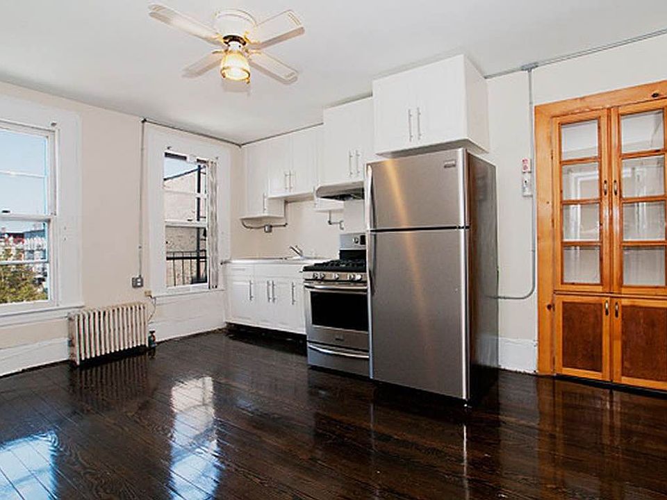 1st image of 156 Bedford Ave #1