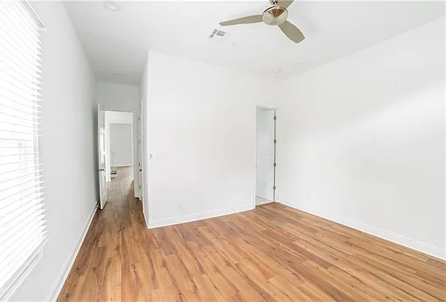 2119 Chippewa St — Photo 17