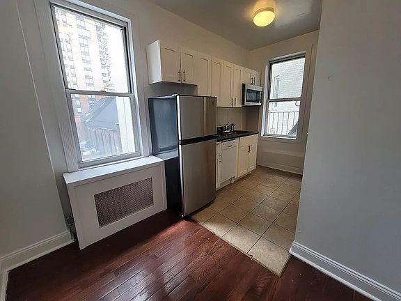 5th image of 402 W 44th St #4Y
