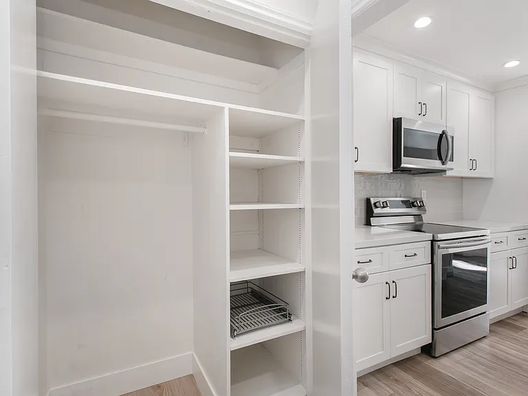1339 N Columbus Ave #304 — Photo 11