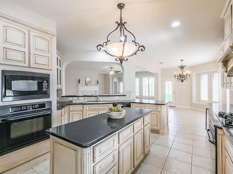 12411 Santiago Cove Ln — Photo 13