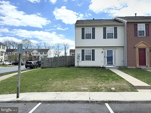 20129 Daniels Cir Photo 1