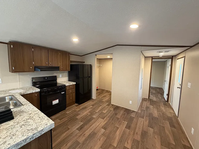 120 Linda Ln — Photo 1