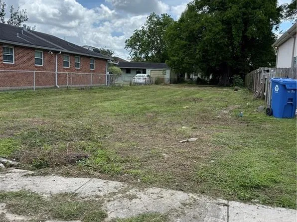 2052 Sumpter St, New Orleans, LA 70122