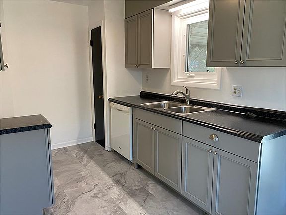 5th image of 5445 Meadowood Dr