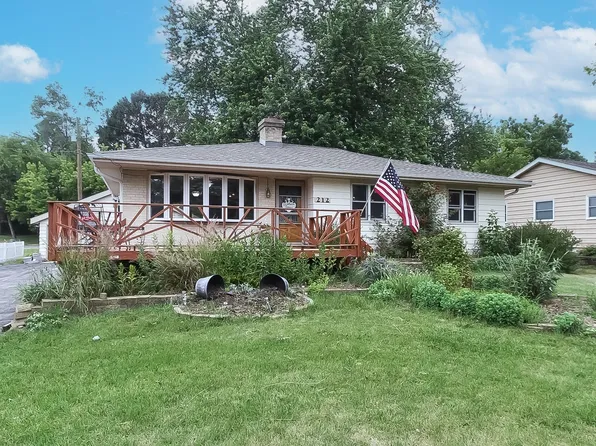 212 Liberty Ave, Fox River Grove, IL 60021