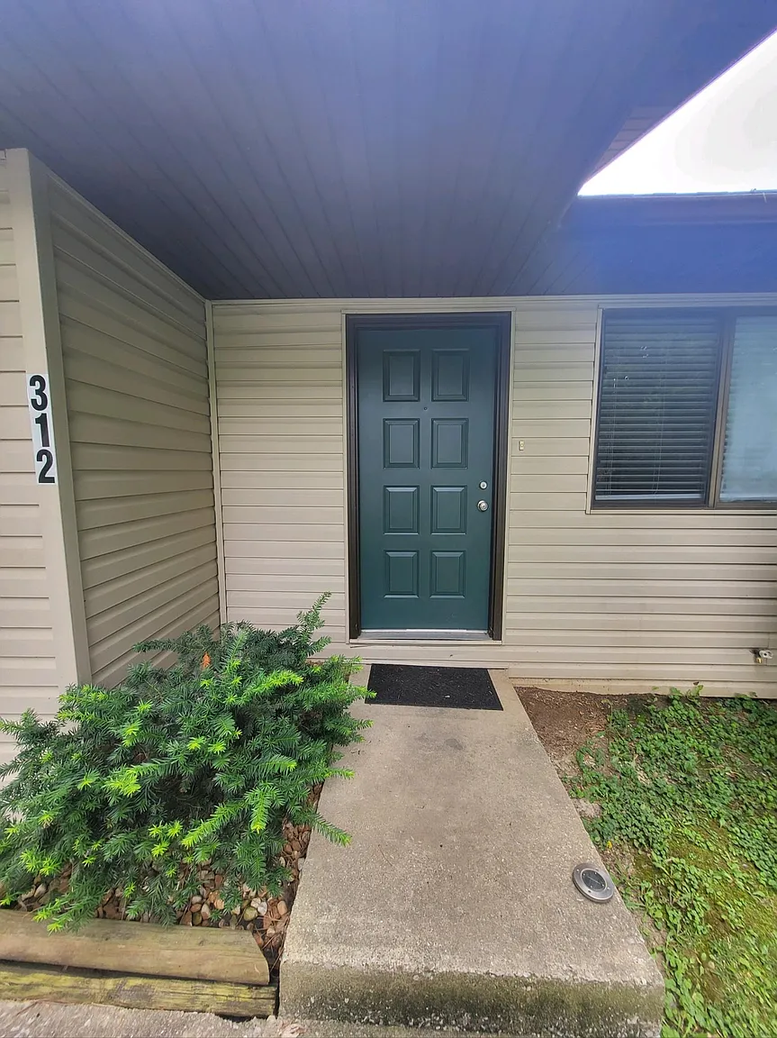 312 Bobbie Dr photo 1