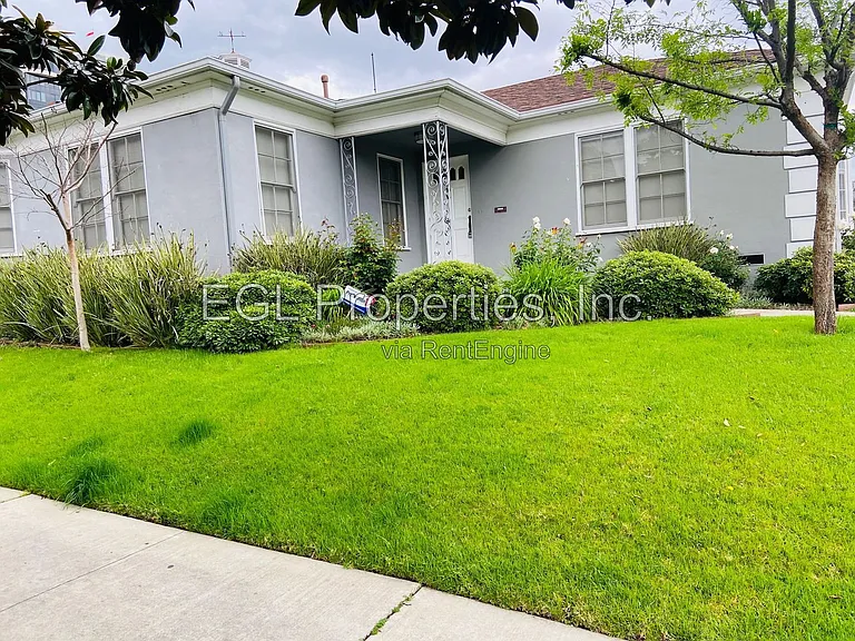 10749 Wellworth Ave — Photo 28