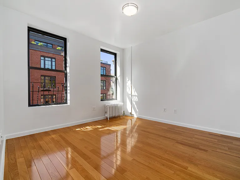 117 Perry St #11 — Photo 7