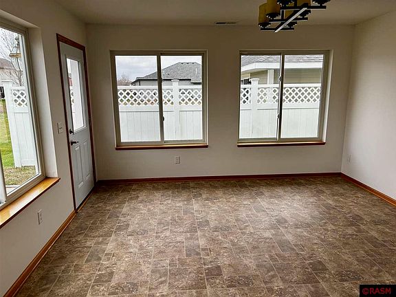 4th image of 212 Copper Village Cir
