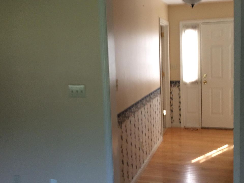 2nd image of 8518 Colony Cir
