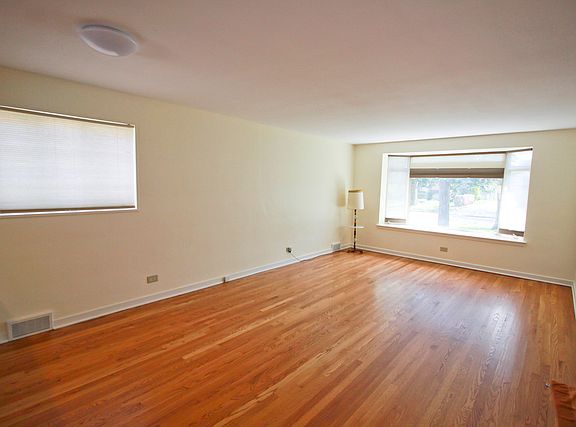 4th image of 9022 Bartlett Ave