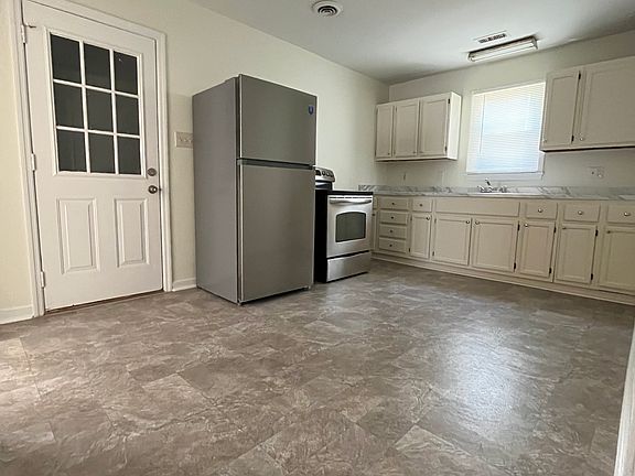 3rd image of 4807 Eastover Ave