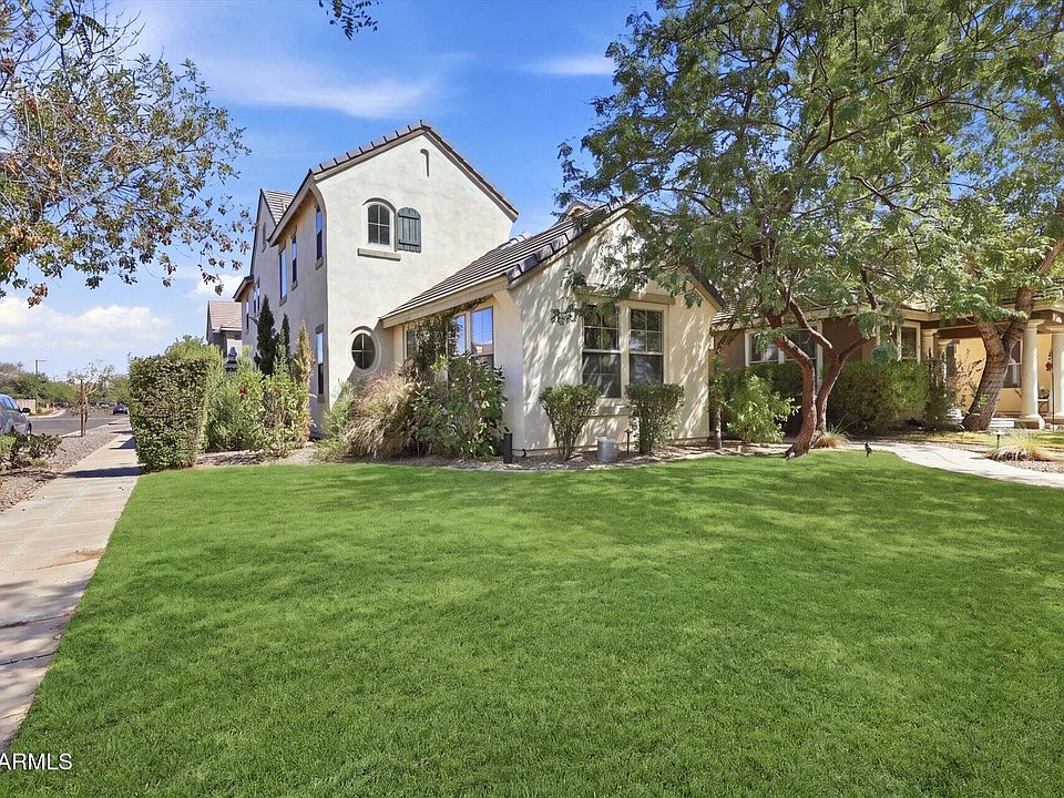 1st image of 15439 W DREYFUS Street