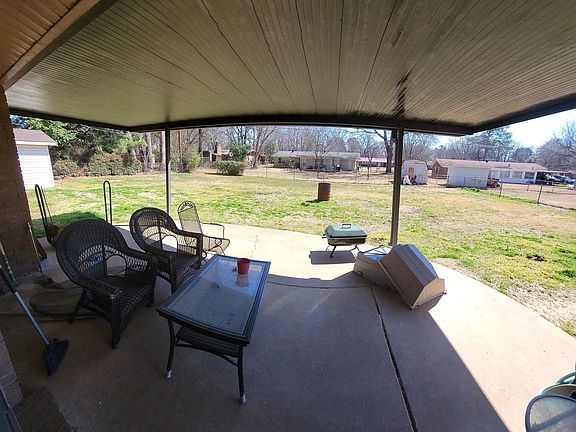 3rd image of 32 E Greenfield Dr