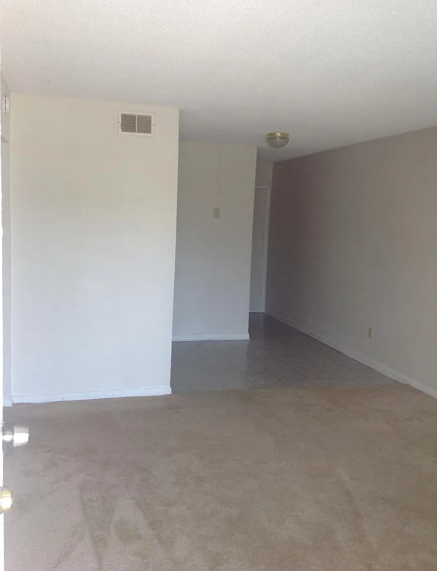 501 E Roseclair Street — Photo 3