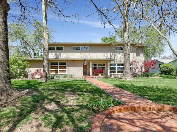 1604 E 12th Ave, Winfield, KS 67156