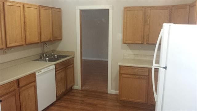 2nd image of 1100 Cedar St