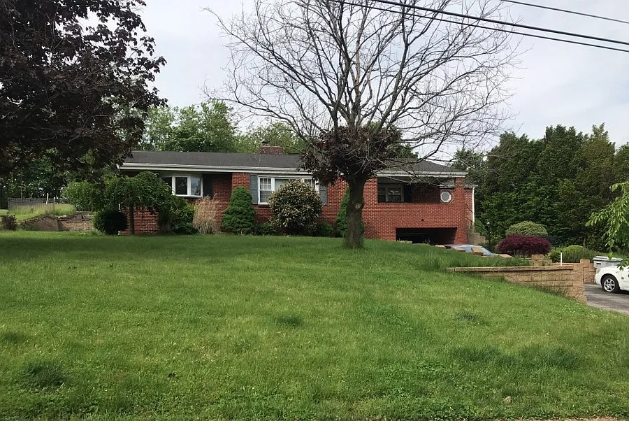 110 McClintock Dr photo 1