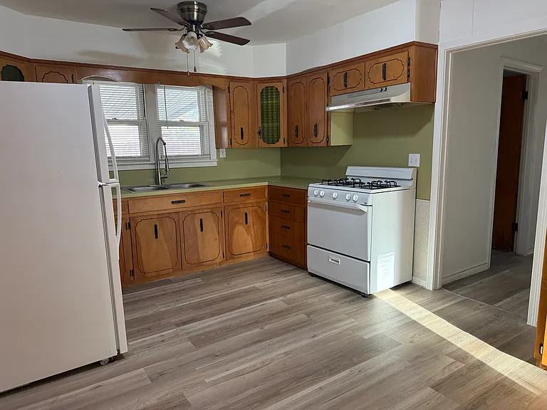 1321 N Avenue I — Photo 8