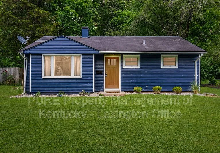 321 Mockingbird Ln — Photo 1