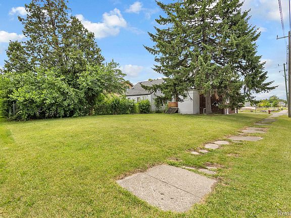 3rd image of 12796 Cherrylawn St