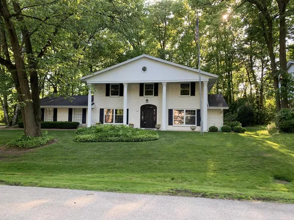 6555 North Crestwood DRIVE, Glendale, WI 53209