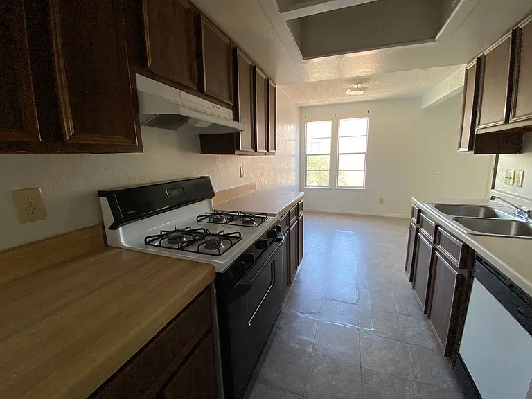 10608 Springwood Dr — Photo 10