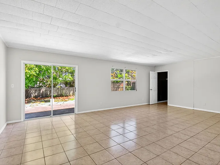 775 Snead Cir — Photo 7