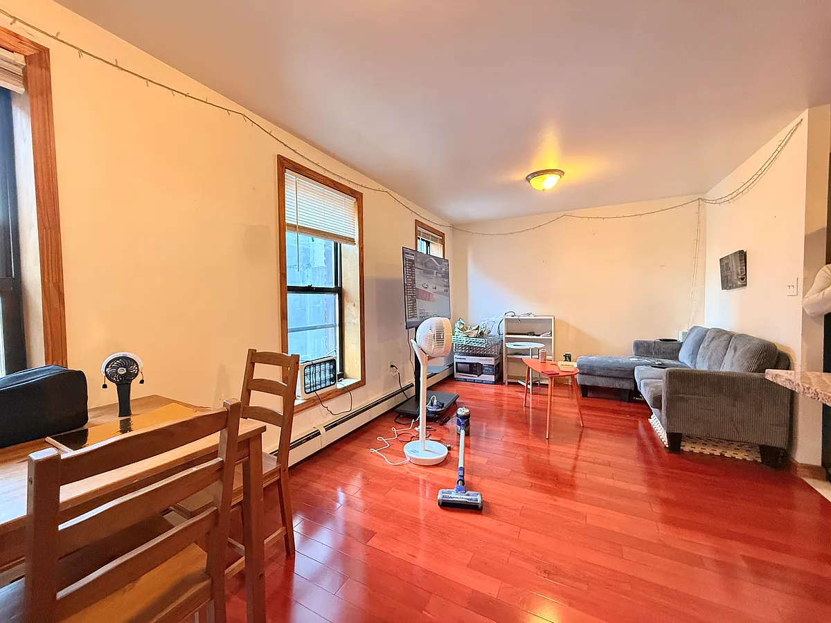 Building Photo - 292 S 5th St #4