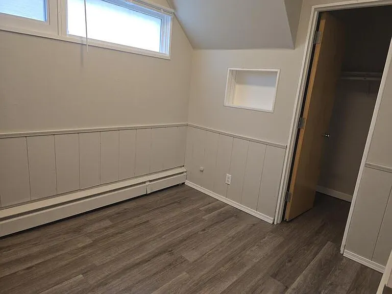 708 Saint Clair Ave — Photo 24