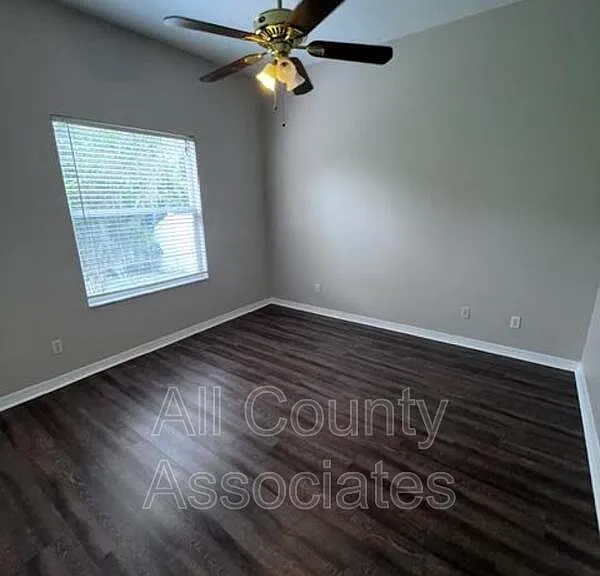28724 Hanging Moss Loop — Photo 13