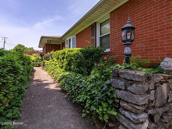 3rd image of 8315 Aspen Ave