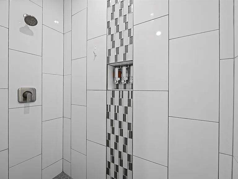 2413 Pease St — Photo 6