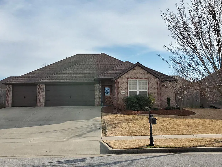 3827 E Embry Dr — Photo 1