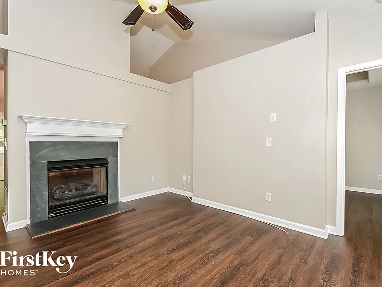 2033 Greenhill Pass — Photo 3
