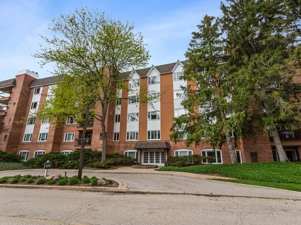 205 Rivershire Ln APT 313, Lincolnshire, IL 60069