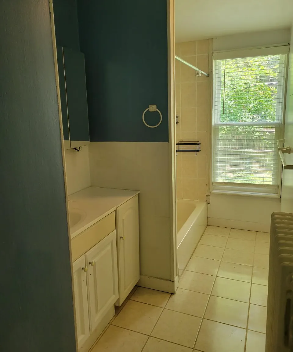 1 bed, 1000 sqft, $1,580 — Photo 2