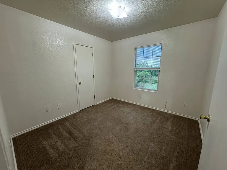 1905 Monte Carlo Ln — Photo 23