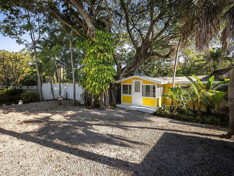 3041 Calusa St — Photo 3