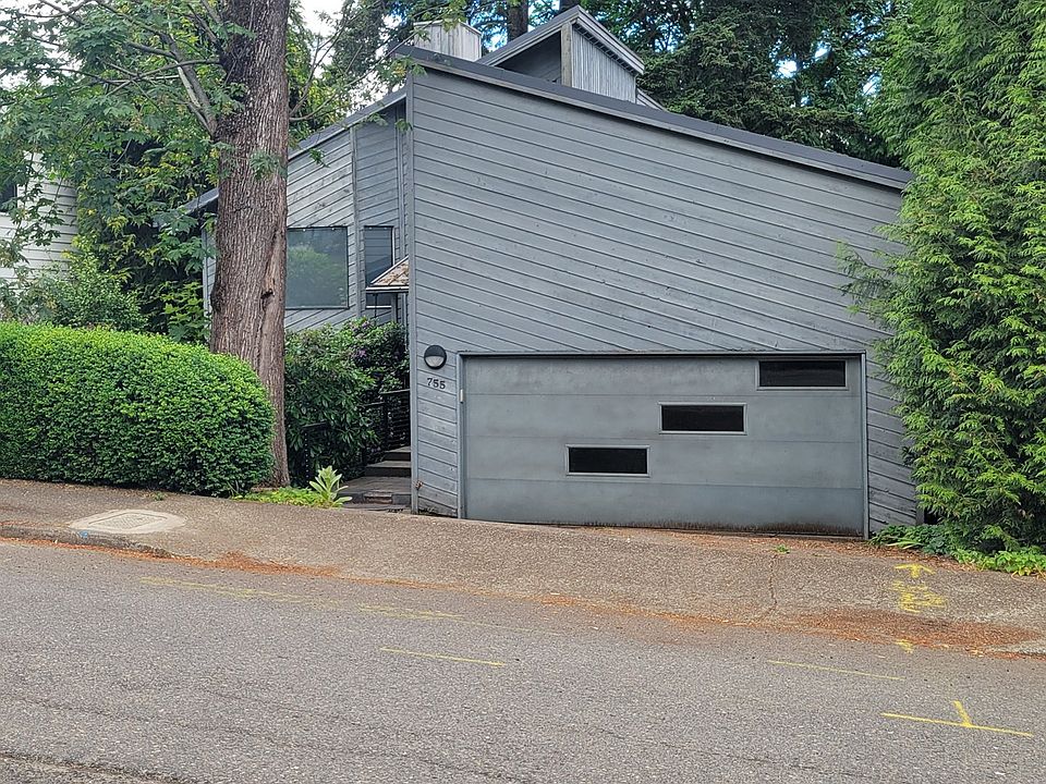 1st image of 755 SW Chestnut St
