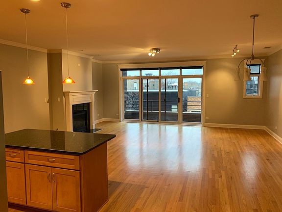 3rd image of 5055 N Clark St