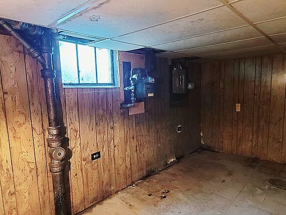 Mud seepage around foundatio