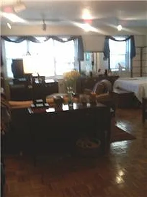 Rented by Akam Sales and Brokerage | media 20