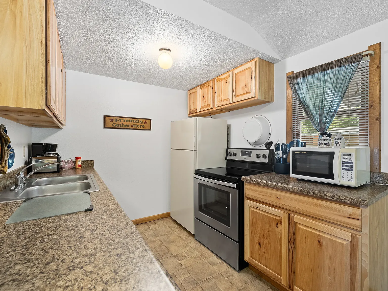 2 bed, 740 sqft, $995 — Photo 3