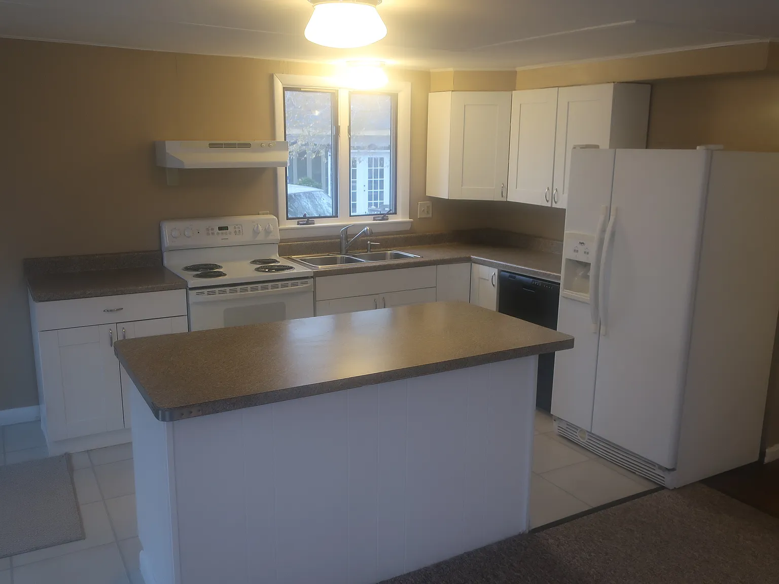 2 bed, 1000 sqft, $1,695 — Photo 3
