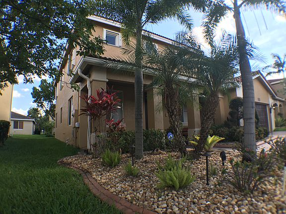 4th image of 903 NW 206th St