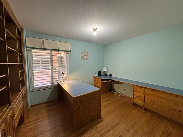 Bedroom #2/Build in Cabinets - Office