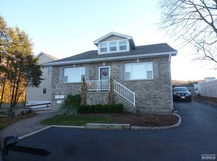 11 Washington St, Butler, NJ 07405