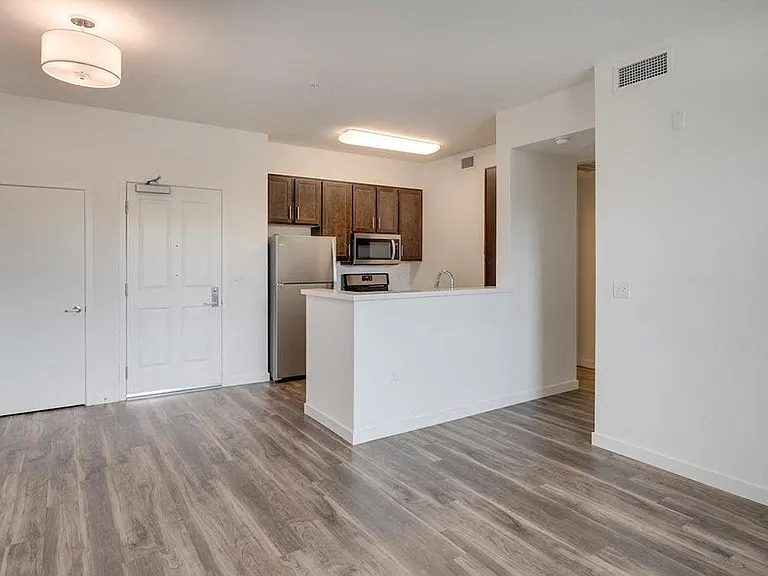 Deer Creek Apartments — Photo 9